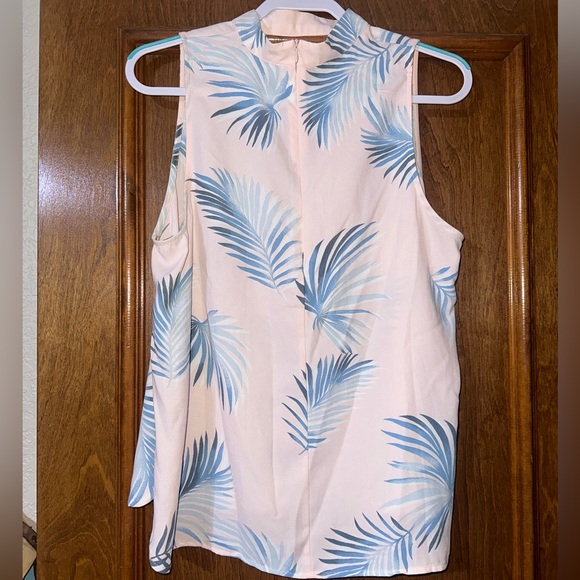 Contemporary Forever 21 Top - Picture 2 of 2